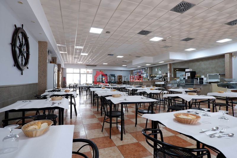 Foto b0479d0b-9c07-4a28-b4a1-7e70c9a58852. Local comercial a Avenida de Abril-9 de Octubre Sagunt