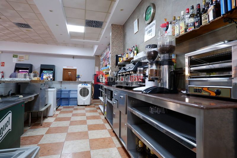 Foto d5716426-2324-422a-8106-d0e18d105087. Local comercial a Avenida de Abril-9 de Octubre Sagunt