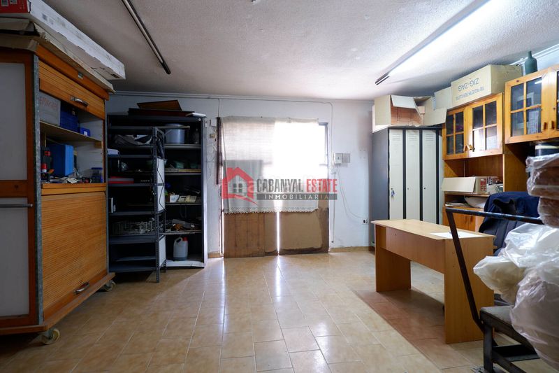 Foto fcffe977-eeb4-47a9-b8cc-50a4eb28eff9. Local comercial a Avenida de Abril-9 de Octubre Sagunt
