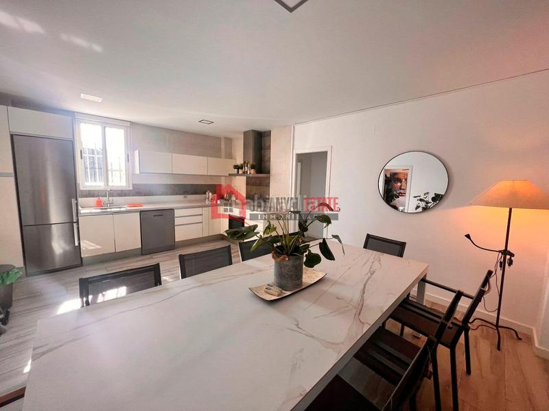 Foto c3151179-fef4-4221-8b8a-7e6e2df37a60. Casa a schiera in El Cabanyal-El Canyamelar Valencia