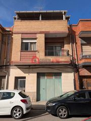 Casa adosada en Avenida de Abril-9 de Octubre