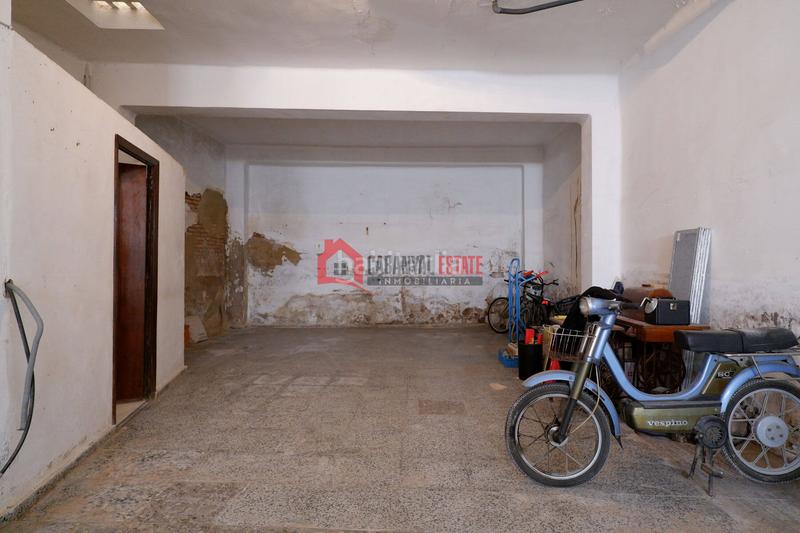 Foto b2a74a6b-51ff-4e27-a1ee-ee67b45b679c. Casa adosada en Avenida de Abril-9 de Octubre Sagunt