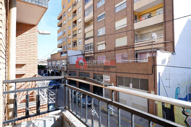 Foto c12a2985-4cb1-4a3e-b27c-9e58d08b1fe2. Casa adossada a Avenida de Abril-9 de Octubre Sagunt