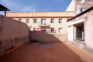 Zweistöckige Wohnung in Avenida de Abril-9 de Octubre
