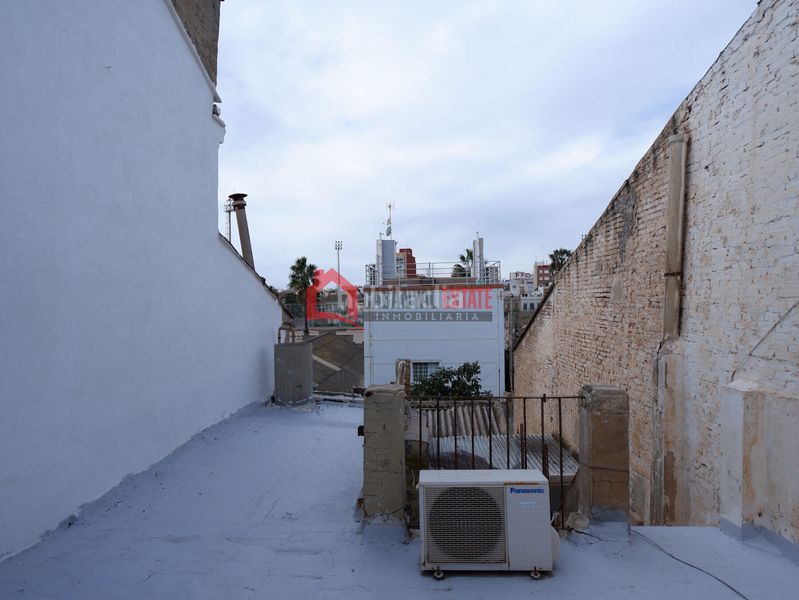 Foto e533b174-ae6c-43a6-afd6-8a595ef68ed5. Casa adossada a El Cabanyal-El Canyamelar Valencia