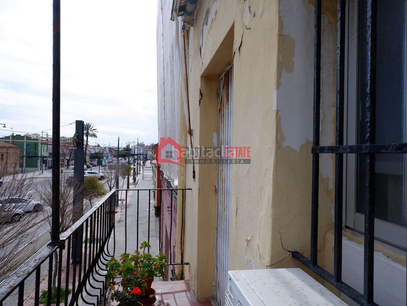 Foto f3f42ca2-2fad-4690-9416-b4691d219fbf. Casa adossada a El Cabanyal-El Canyamelar Valencia