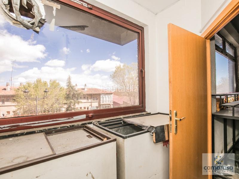 Foto c12e8b2e-67e2-42b9-ac75-055a52a6b404. Local comercial a avenida portugal 47 a Centro Ávila