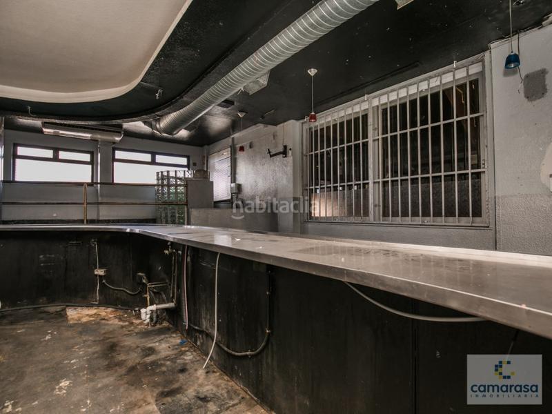 Foto e7ea7ec2-ddaa-4e42-a741-6d19e5361f46. Local comercial a avenida portugal 47 a Centro Ávila