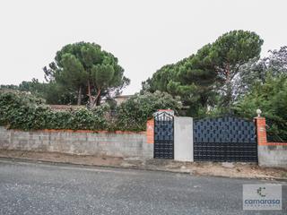 Maison à Calle pico de tormal 6. Venta de parcela con mobilhome