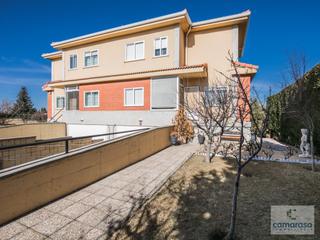 Xalet a Calle puerto de serranillos 31. Venta de chalet pareado en c puerto de serranillos, 31