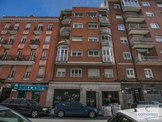 Flat in Calle Modesto Lafuente 80