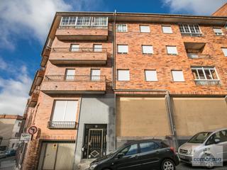 Flat in Calle Capitan Peñas 35