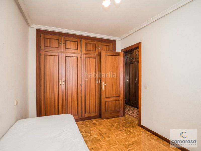 Foto 24e7d200-9aa1-4500-a0cf-f8bd1a08d2d8. Rent flat with heating parking in Centro Ávila