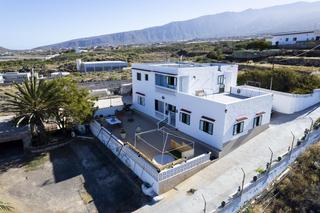 Casa a Lomo del caballo 127. Vivienda unifamiliar en venta en candelaria, con división horizo
