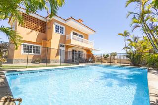Casa  Chijerno. Chalet independiente con piscina y vistas espectaculares en cand