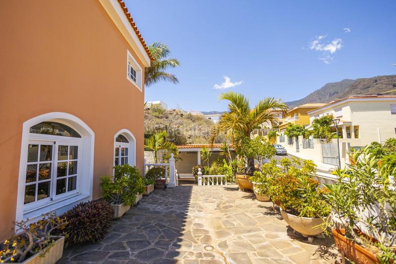 Foto ae4590da-c0e6-43af-b157-13b73d315543. Casa chalet independiente con piscina y vistas espectaculares en Candelaria