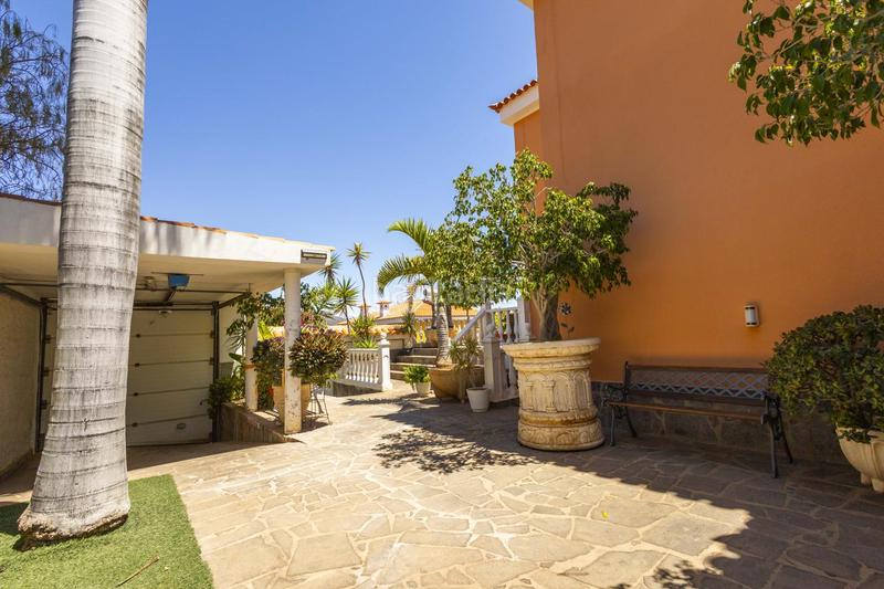 Foto af69489b-f68d-49a8-a431-38422475dd4c. Casa chalet independiente con piscina y vistas espectaculares en Candelaria