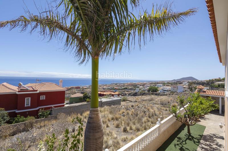 Foto b882993b-8c4e-49e9-94ce-b97d160cb058. Casa chalet independiente con piscina y vistas espectaculares en Candelaria