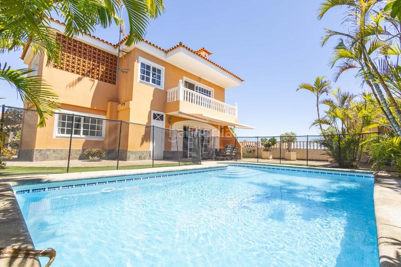 Foto d2d6ef0f-283a-45ea-b364-a6302d06ee83. Casa chalet independiente con piscina y vistas espectaculares en Candelaria