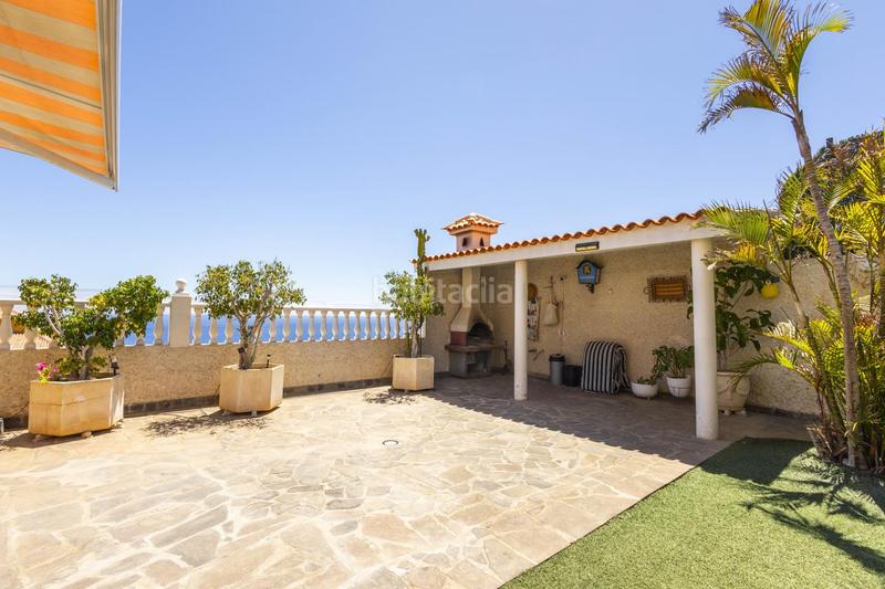 Foto ecbfc4fd-c4ee-4c81-9948-2d8f50e1406e. Casa chalet independiente con piscina y vistas espectaculares en Candelaria