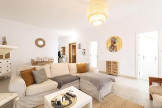 Rez-de-chaussée  El pino. Piso reformado con terraza y vistas al mar tu refugio en zona tr