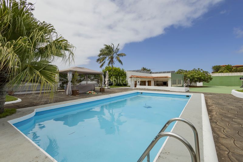 Foto 0b7a071f-9a38-4c14-8bd8-a4cedcea5693. Casa amb aparcament piscina a Tegueste