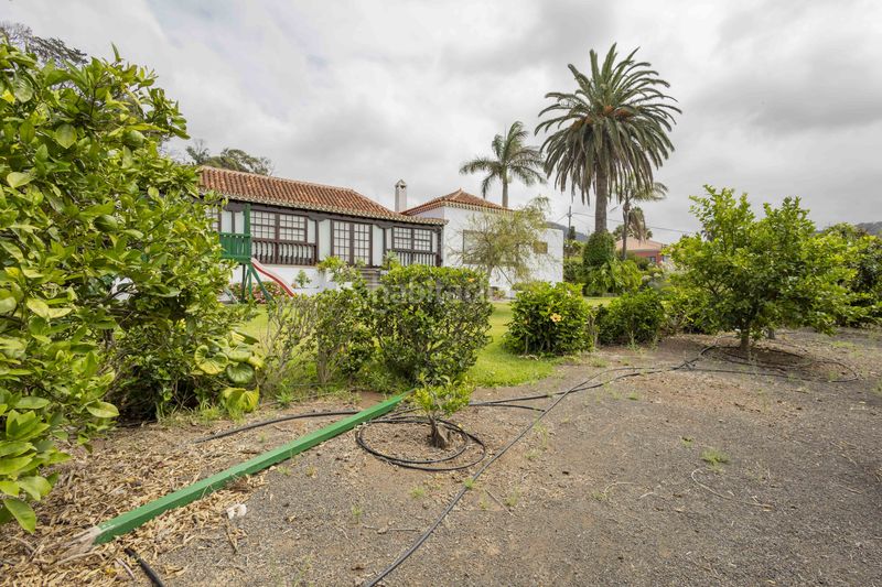 Foto 1dd2aa6d-752a-46ca-b940-337b3a3ea449. Casa amb aparcament piscina a Tegueste