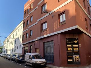 Local Comercial a Calle la cordera. Oportunidad! 2 locales unidos con restaurante en activo a 100 m