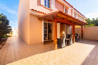 Reihenhaus in Calle ayoze. Pareado con terraza y vistas al mar