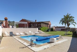 Chalet  Calle virgen del pino. Chalet independiente con vistas al mar, piscina climatizada y am