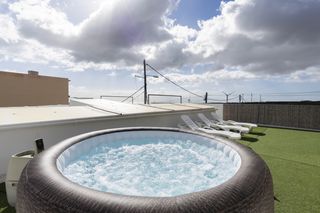 Maison à Arico. Casa reformada con 2 viviendas independientes, terraza con jacuz