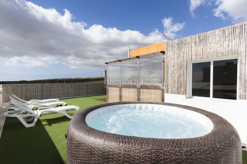 Foto bff2af85-a23f-4603-b3db-bd22e25caca6. Casa amb aparcament a Arico