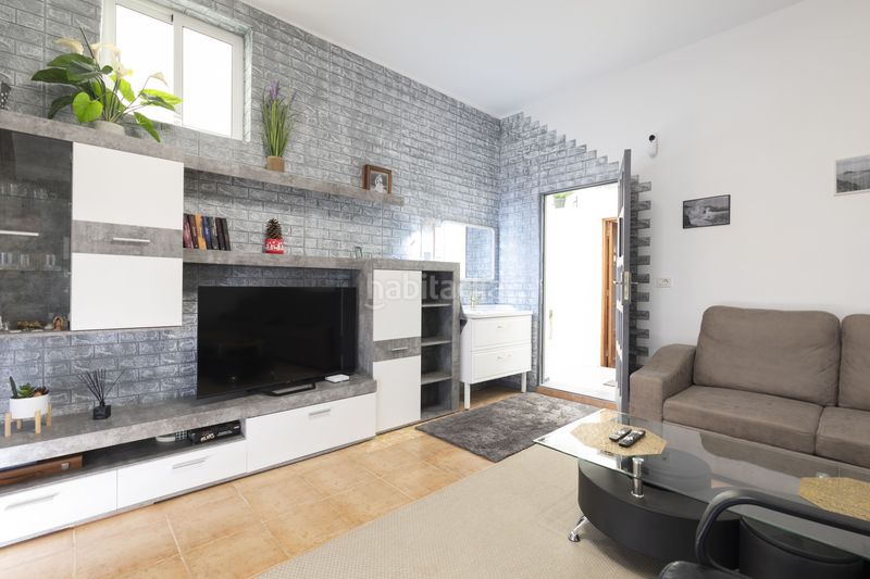 Foto f60ab5be-2cc5-46d8-b894-1a2c8c1f4bf3. Casa amb aparcament a Arico