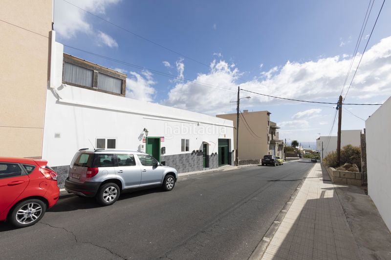 Foto f94a37aa-c0ca-4525-9f38-ba454038f7a4. Casa amb aparcament a Arico