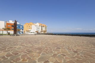 Flat in Calle vasco de gama 5. Vive la tranquilidad costera amplio piso  en el  puertito de güí