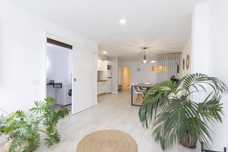 Pis  Calle alemania 23. Apartamento reformado  terraza 10m . listo para explotar o vivir