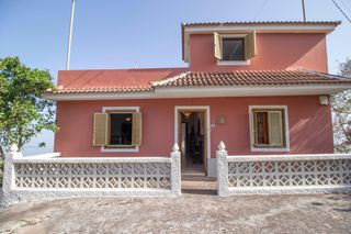 House in Camino fuente vieja 58 58. Amplia vivienda de 5 habitaciones en venta en la orotava, teneri