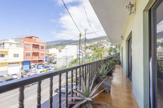 Casa bifamiliare in Santa Úrsula Pueblo. Vivienda a reformar en centro de santa úrsula