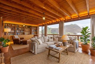 Casa  Autopista del nte., 45 45. Se vende edificio de dos viviendas , local y garaje