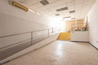 Local Comercial a Calle la lava 7. Amplio local comercial en venta en callao salvaje, tenerife sur