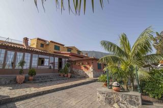 Chalet in Calzadilla 93. Chalet con finca de 2.899m en los realejos lujo, vistas al teide