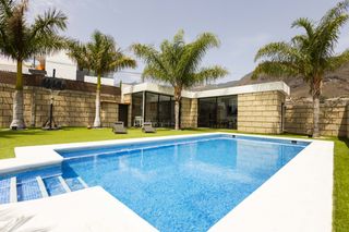 Chalet  Calle el tagoro 15. Villa moderna en candelaria lujo, diseño y confort en un entorno