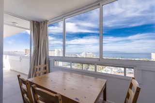 Pis a Av. santiago puig, 7 7. Apartamento con vv licencia  transferable