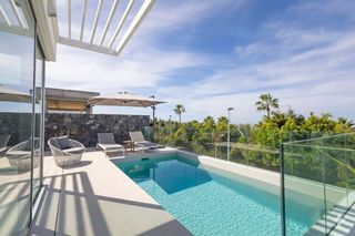 Xalet a Calle belgica. Villa de lujo