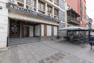 Local Comercial a Pl. del charco, 6. Excepcional oportunidad de inversión local comercial de tres pla
