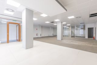 Local Comercial a Pl. del charco, 6. Excepcional oportunidad de inversión local comercial de tres pla