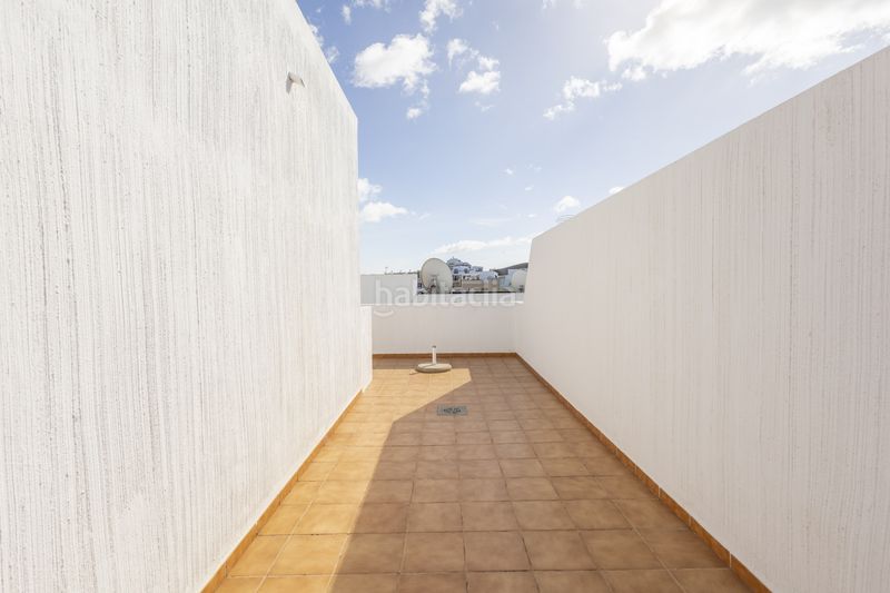 Foto 212eb46b-d9f1-478f-94a0-e84d5bedffd5. Dúplex a avenida el palm-mar edificio los balandros 33 a Arona