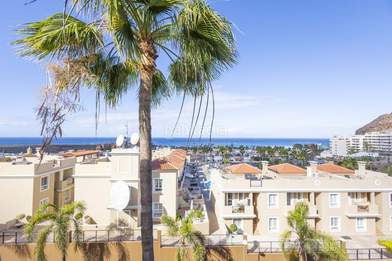 Foto 9b2b1fbc-d884-42ed-b3c6-2469a42d6ecf. Dúplex a avenida el palm-mar edificio los balandros 33 a Arona