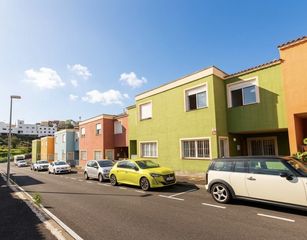 Maison jumelée à Manuel borges cedrés. Oportunidad vpo gran adosado con 4 habitaciones en san juan de l