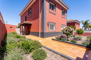 Chalet à Tacoronte - Los Naranjeros. Chalet independiente en tacoronte con piscina privada, jardín y